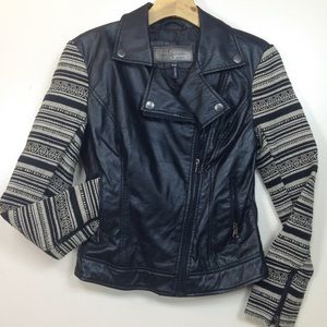 Ci Sono cute black jacket with b/w sleeves. Size S
